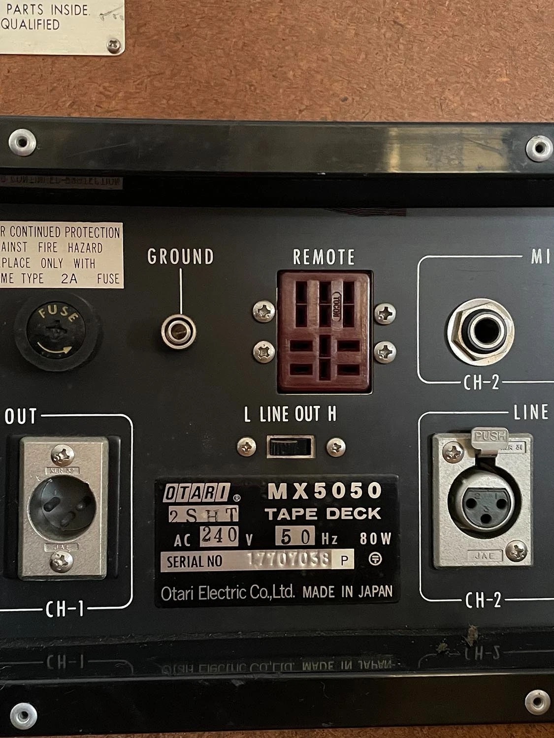 The rear jack panel — 2SHT model plate, remote socket still empty.